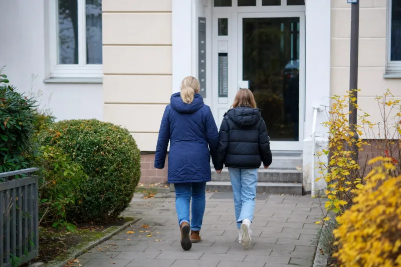 Bis zum 15. Geburtstag genügen zwei Impfdosen, danach sind drei nötig: Wer früh impft, spart eine Dosis und gewinnt Schutzwirkung