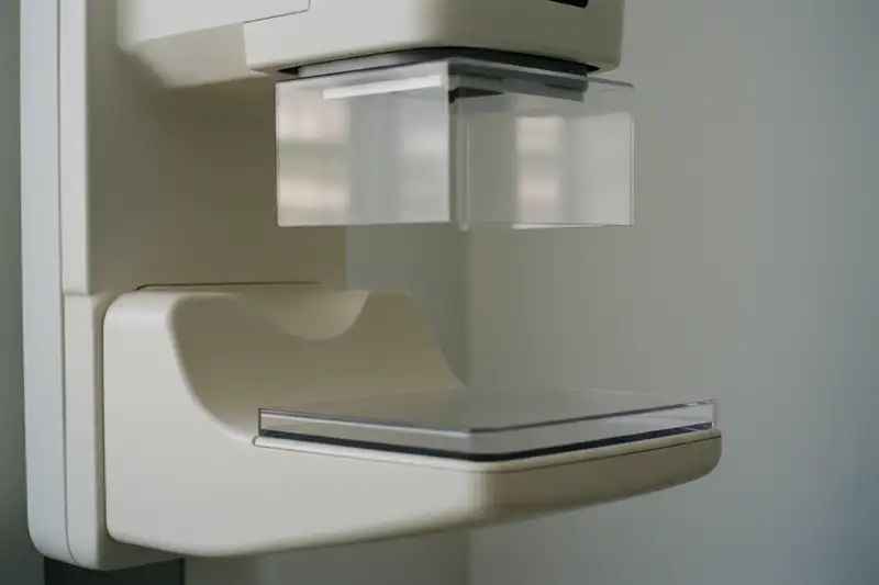 Bis Oktober 2026 zahlt die gesetzliche Krankenversicherung die Mammographie zwischen 45 und 49 nur bei begründetem Krankheitsverdacht.