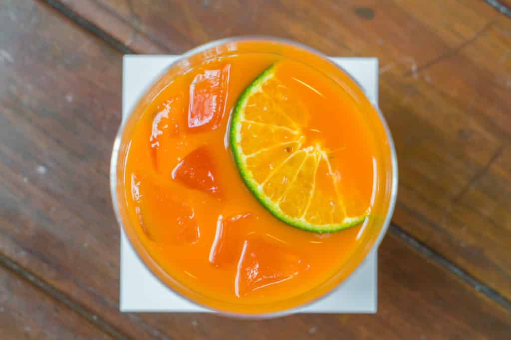 Gesüßter Saft (Jannoon028 - Freepik.com)